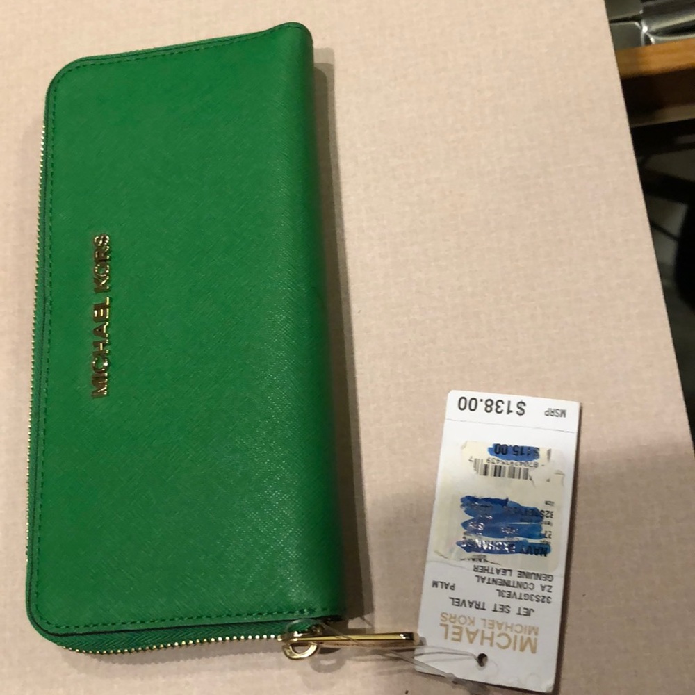 Michael Kors Kelly green full size wallet w/ gold zipper new never used